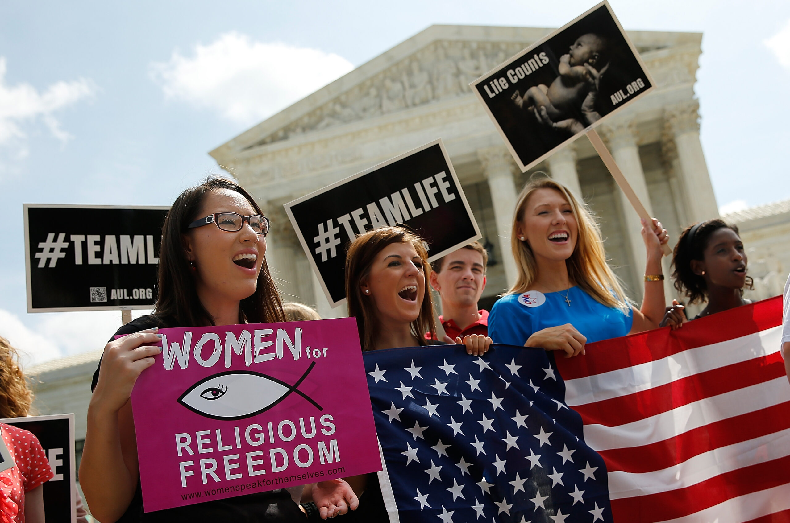 Supreme Court Strikes Down Law That Created Buffer Zones Around Abortion Clinics