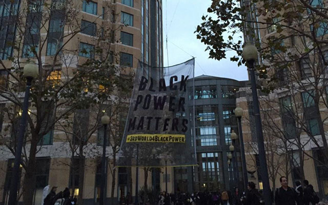 Livestream: Protestors Hang Huge ‘Black Power Matters’ Banner in Oakland