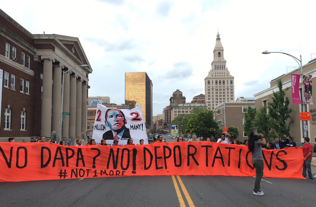 Activists in 3 Cities Block ICE Office Entrances, Roads to Protest Deportations