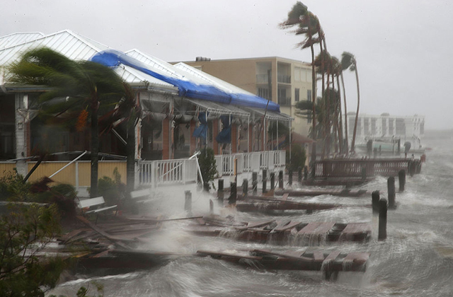 Hurricane Matthew Kills at Least 1 in U.S., Over 400 in Caribbean
