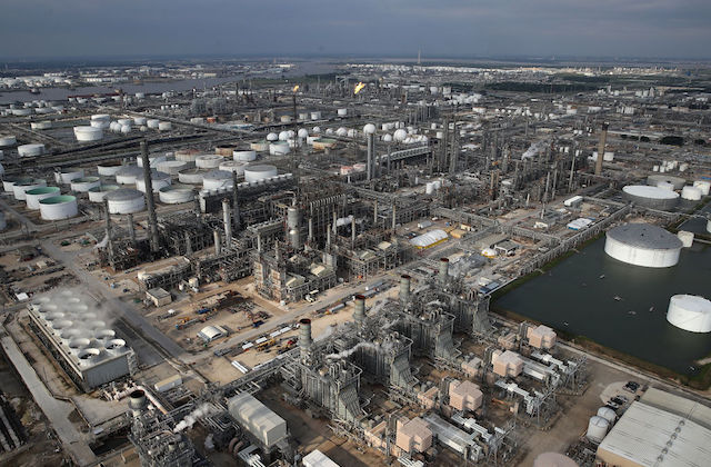 Oil Refinery Leak Threatens Health of a Latinx Neighborhood in Houston